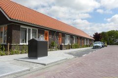 Duurzame lantaarnpaal markeert oplevering nieuwbouw Julianastraat
