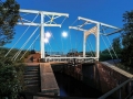 De brug in Strijensas tijdens blue hour en met volle maan dinsdag avond 13 mei - Foto Jeffrey Groeneweg