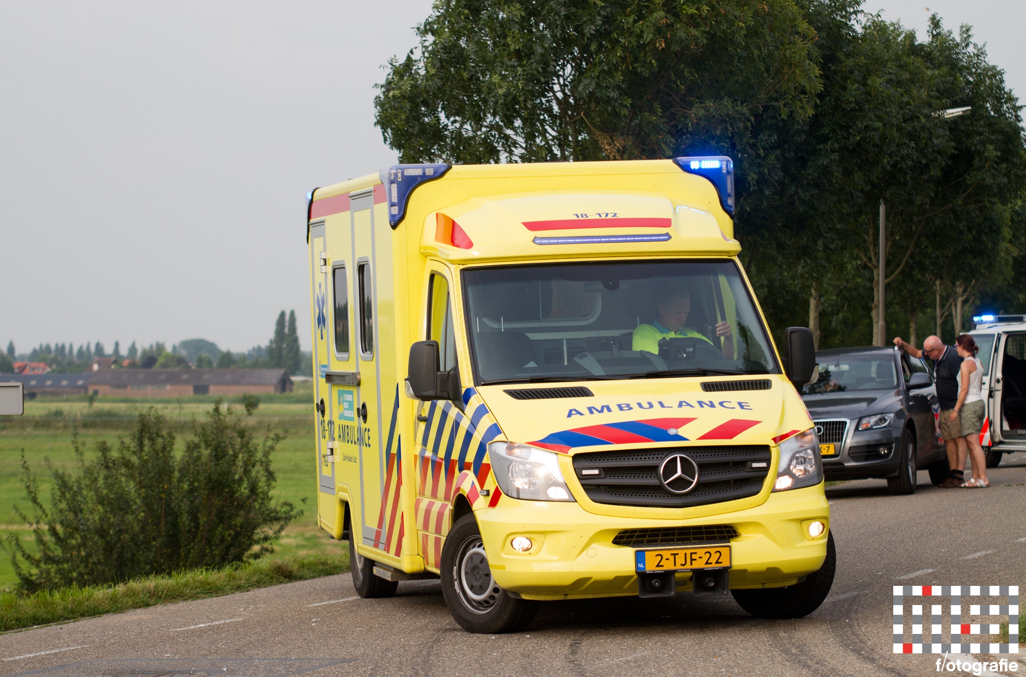 Geen voorrang zorgt voor botsing auto raakt van Weelsedijk / Varkensdijk in Strijen - Foto MS Fotografie