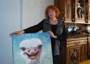 Catja Nijboer met schilderij 'Struisvogel' - Foto Arie Pieters Catja Nijboer 22-1-2013 A4