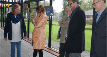 College gemeente Strijen op bezoek bij Woonvoorziening de Grutto van Stichting Cavent