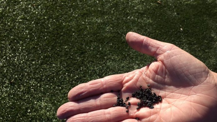 Rubberen-korrels-in-kunstgras-mogelijk-gevaarlijk