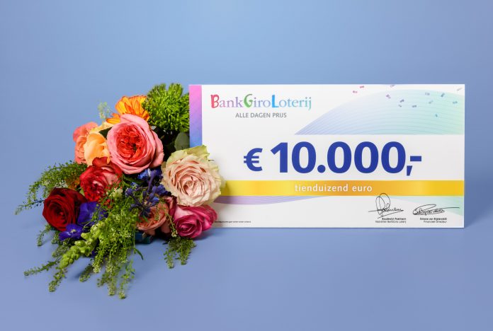 Een BankGiro Loterij cheque van 10.000 euro