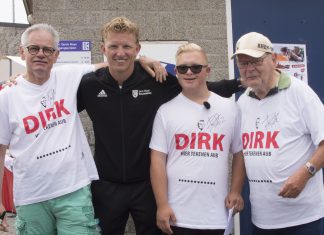 Dirk Kuijt ontmoet de cliënten van Cavent Hoeksche Waard op de sportdag van de Dirk Kuijt Foundation in Katwijk