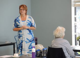 Strijen Wethouder Tanja wenst deelneemsters aan Taaltoets 3F veel succes