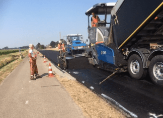 Hoekseweg is weer open, Maximum snelheid voortaan 60 km en bromfietsers moeten voortaan op de rijbaan