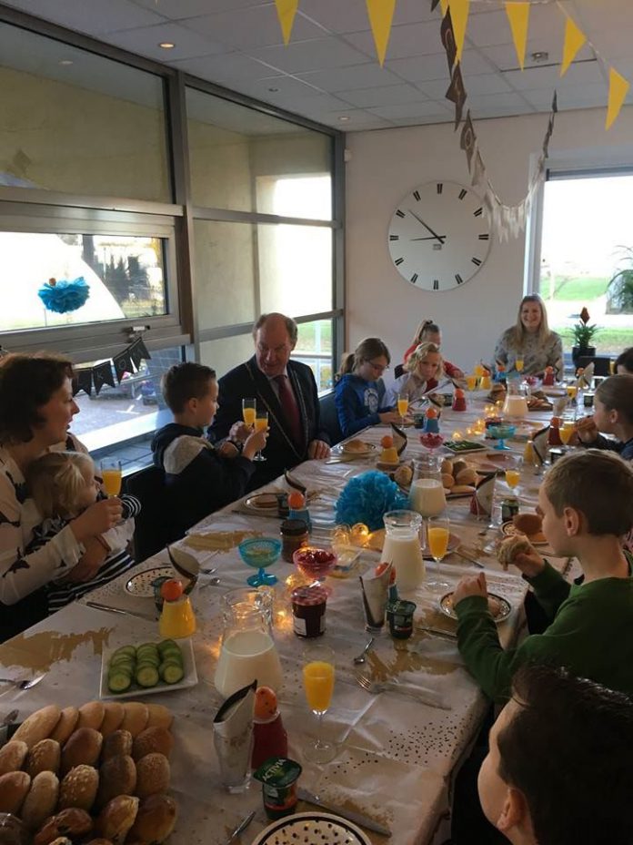 45541211_2422915084401803_1814032351462686720_n