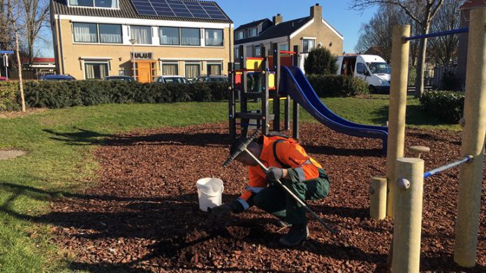 Bodemonderzoek-bij-het-speeltuintje-aan-de-Graaf-van-Egmondstraat-in-Oud-Beijerland