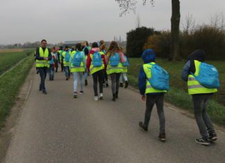 Groep 8 van de Parel in Strijen loopt 2300 euro bij elkaar voor waterprojecten in Tanzania en Oeganda !!