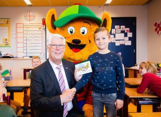 Prijsuitreiking tekenwedstrijd ‘Hoe mooi is jouw dorp’ Hoofdprijs gewonnen door Liam van der Burg