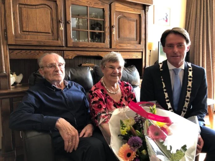 20190429 Echtpaar Van Ballegooijen Strijen 65 jaar getrouwd - Paul Boogaard