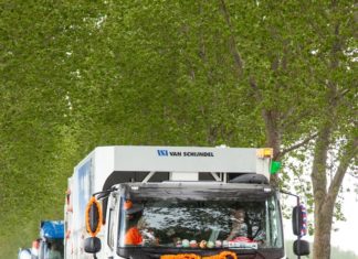 Foto’s Hoeksche Waardse Truckersrit doorkomst in Strijen