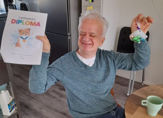 Joop met dapperheidsdiploma