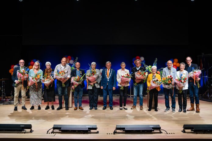 CASPERSTREEFKERK-groepsfoto-lintjesregen-1 (1)