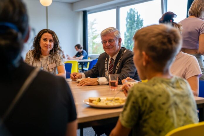 E8DE21A3-82AE-44B2-BD5E-ED9A8E785BCF