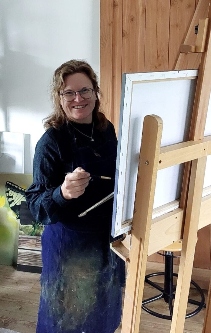 Nelleke Verhoef foto met schilderij