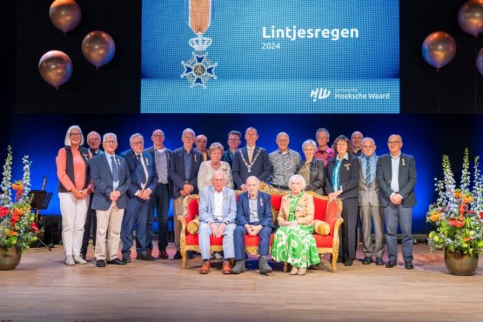 Groepsfoto-Lintjesregen-2024-CASPERSTREEFKERK-768x512-1