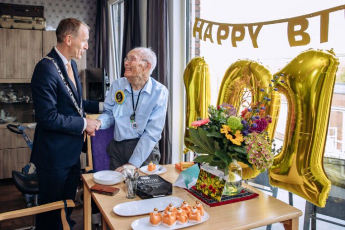 Meneer-Cornelis-Stok-101-jaar-768x512-1