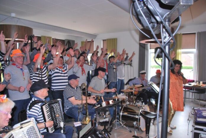 Shanty-2024-04-27-april-Koningsdag-Mland-75-768x514-1