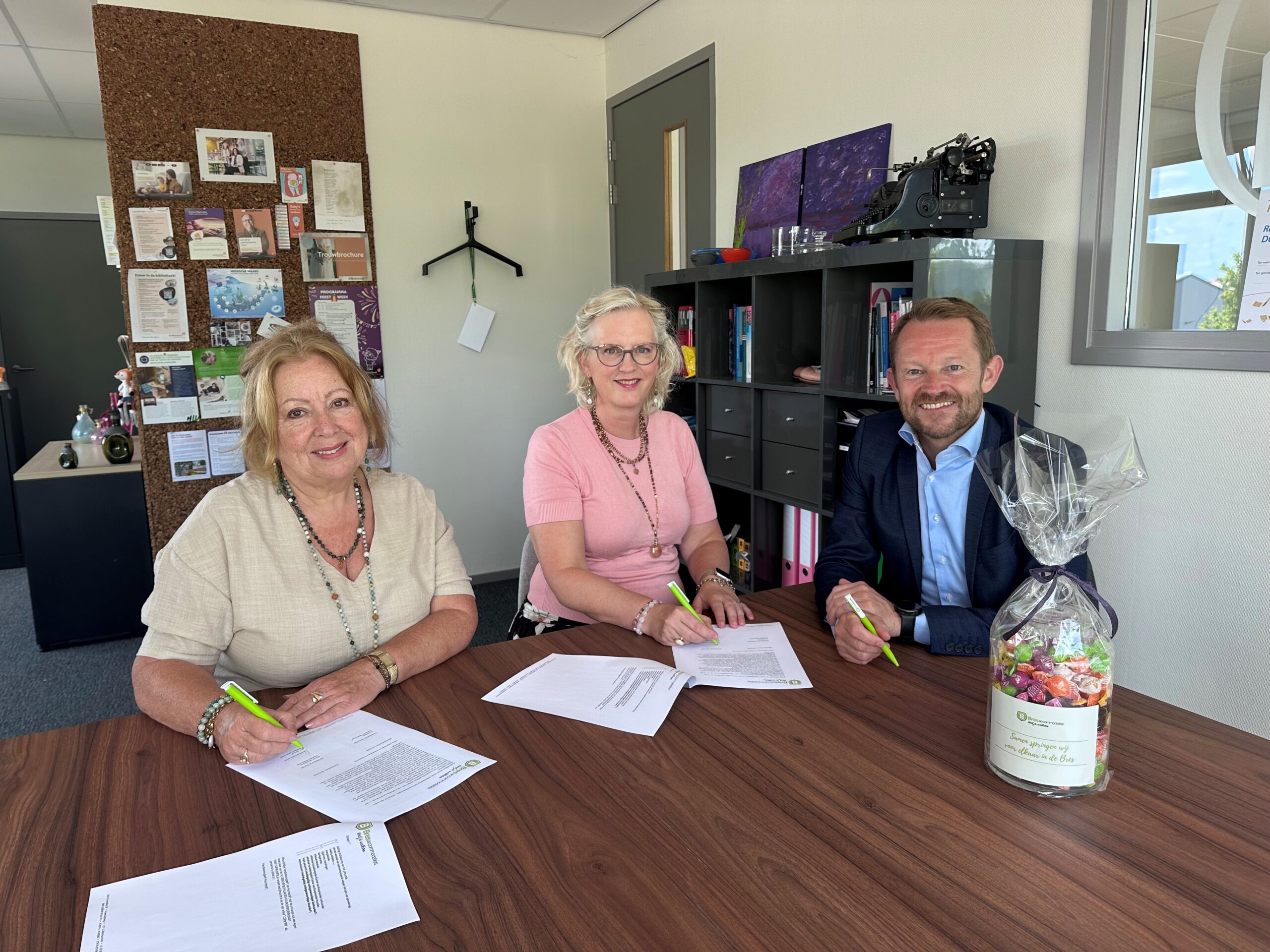Dorpshuis Streona blijft ook de komende 5 jaar thuisbasis voor Bibliotheek Strijen