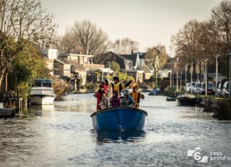 Sinterklaas feestelijk ontvangen in Strijen