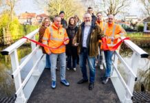 Nieuwe duurzame brug aan de Boskade in Strijen feestelijk geopend