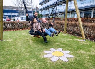 Nieuwe speelplek bij de Gruttoflat aan de Gruttostraat in Strijen geopend: samen ontwerpen, samen gebruiken